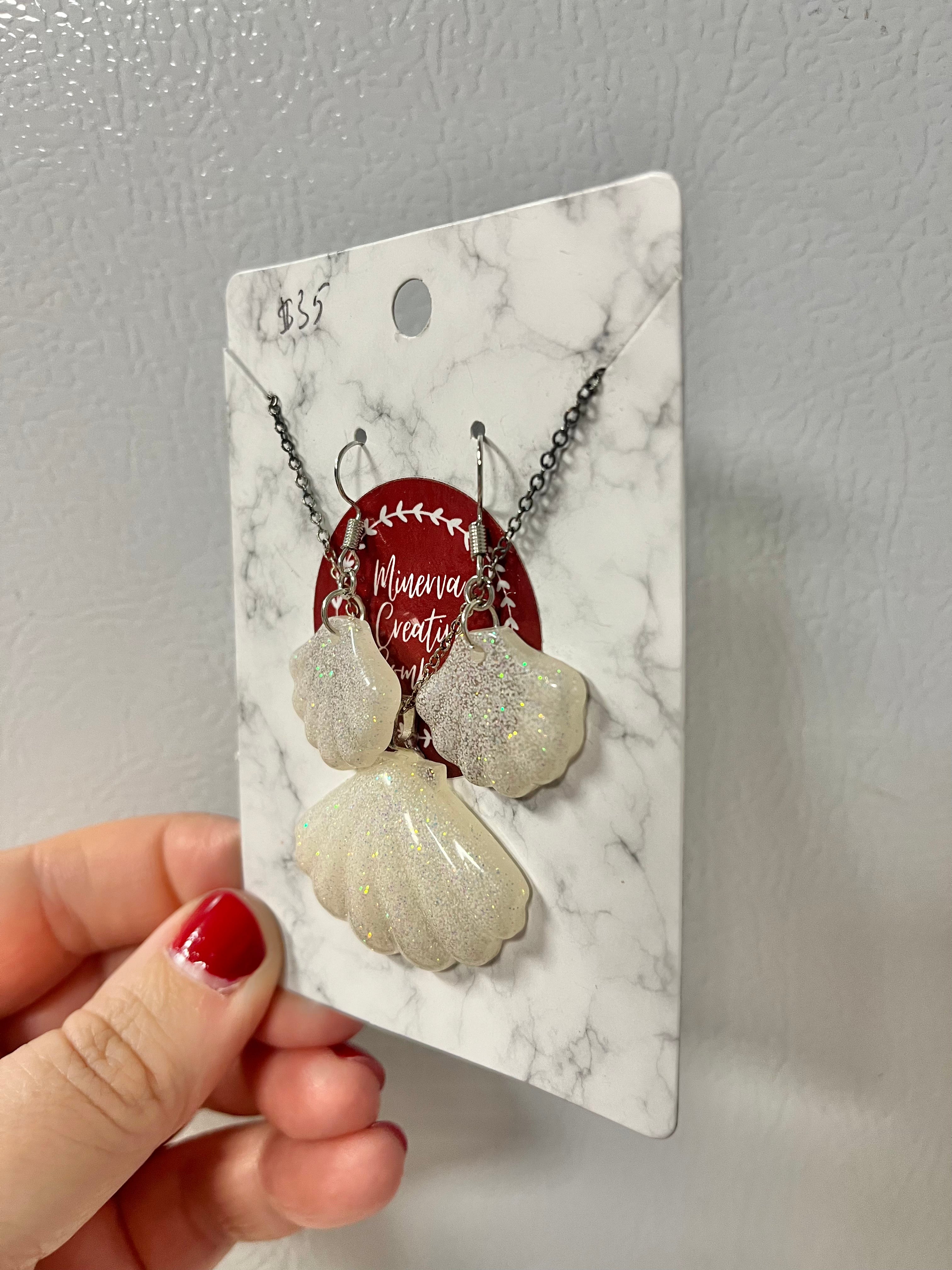 White glitter seashell necklace and earring set