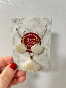 White and gold seashell earrings and necklace set