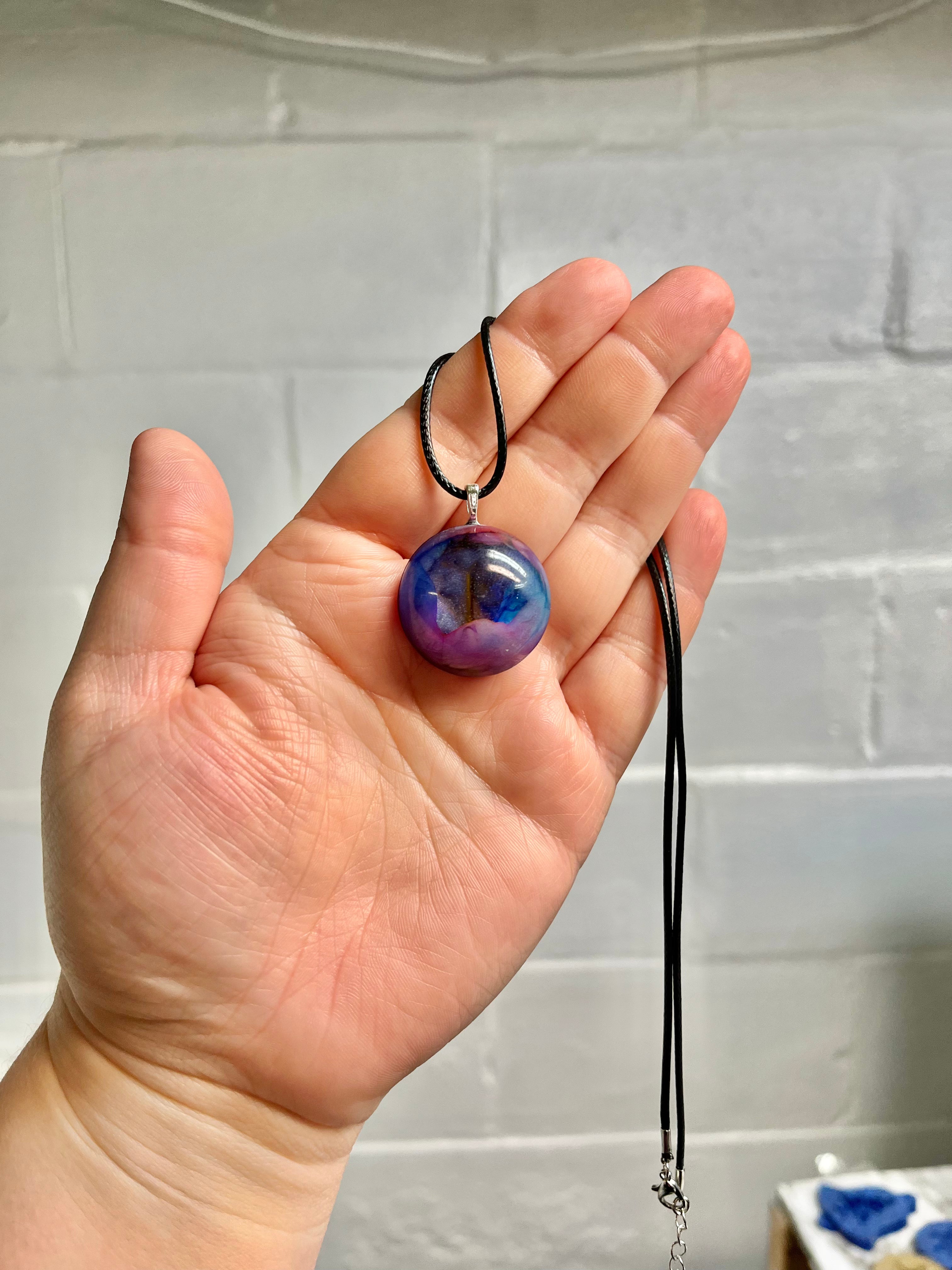 Blue and pink round pendant necklace